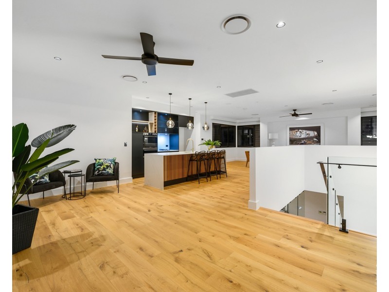 8 Belair Crescent, Paradise Point QLD 4216