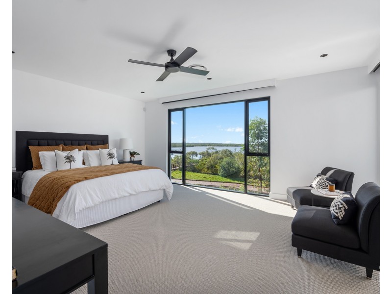 8 Belair Crescent, Paradise Point QLD 4216