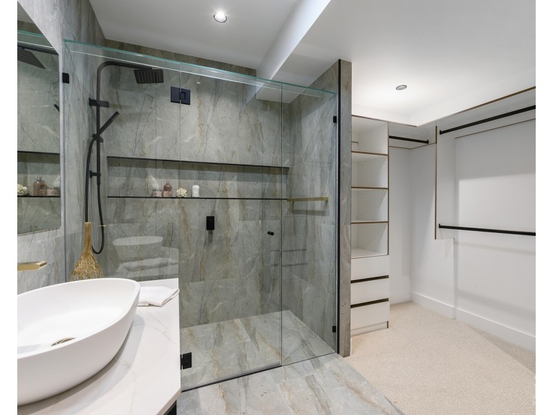 8 Belair Crescent, Paradise Point QLD 4216