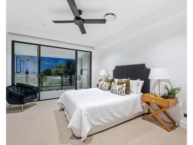 8 Belair Crescent, Paradise Point QLD 4216
