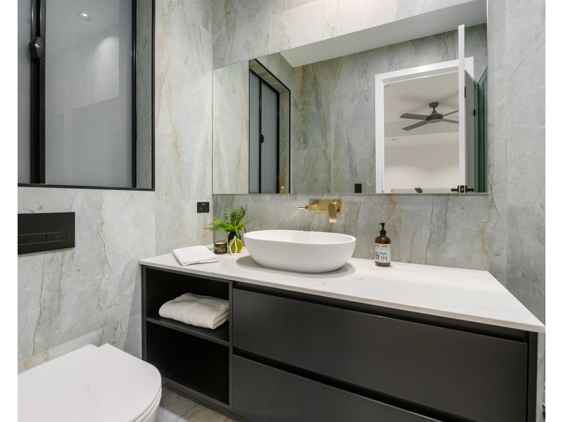 8 Belair Crescent, Paradise Point QLD 4216