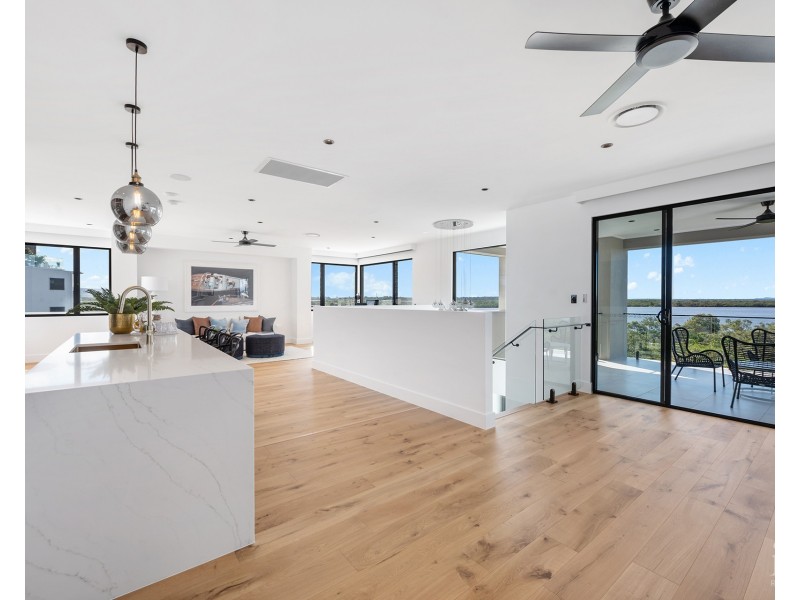 8 Belair Crescent, Paradise Point QLD 4216