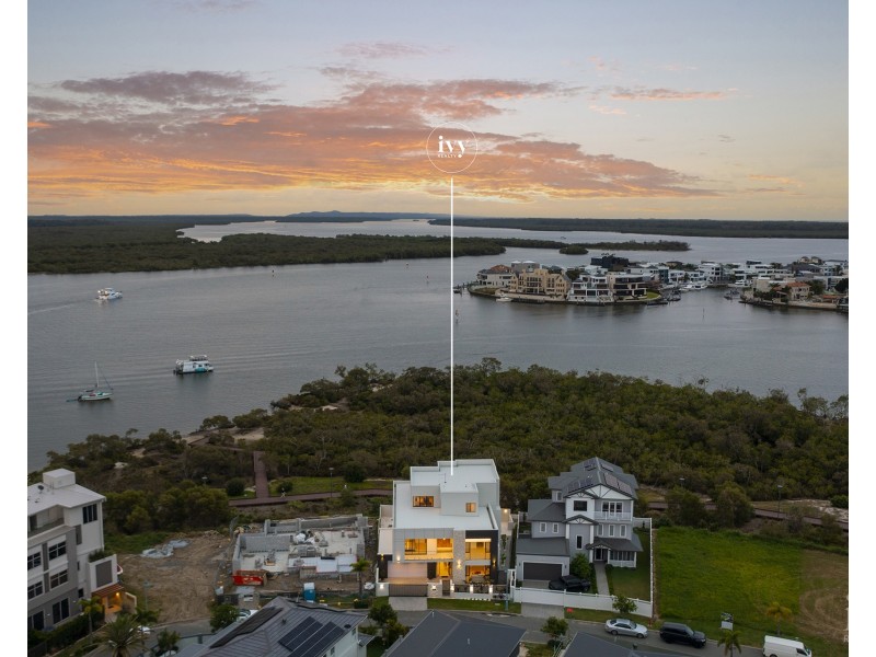 8 Belair Crescent, Paradise Point QLD 4216
