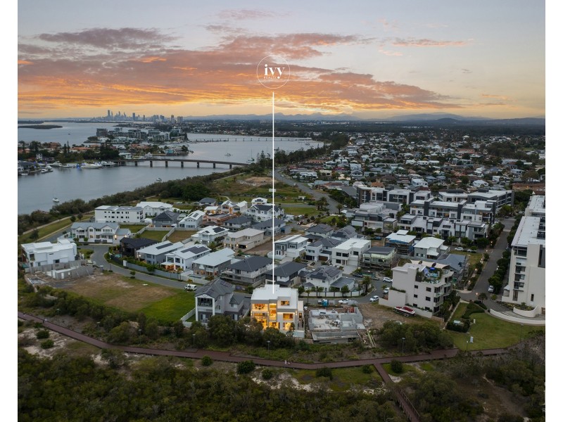 8 Belair Crescent, Paradise Point QLD 4216