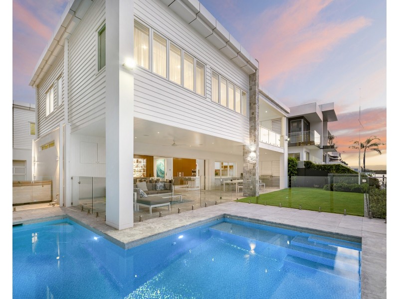 39 Knightsbridge Parade West, Sovereign Islands QLD 4216