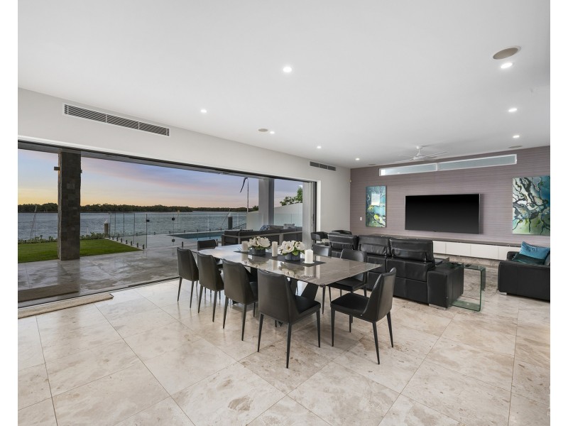 39 Knightsbridge Parade West, Sovereign Islands QLD 4216