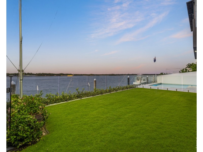 39 Knightsbridge Parade West, Sovereign Islands QLD 4216