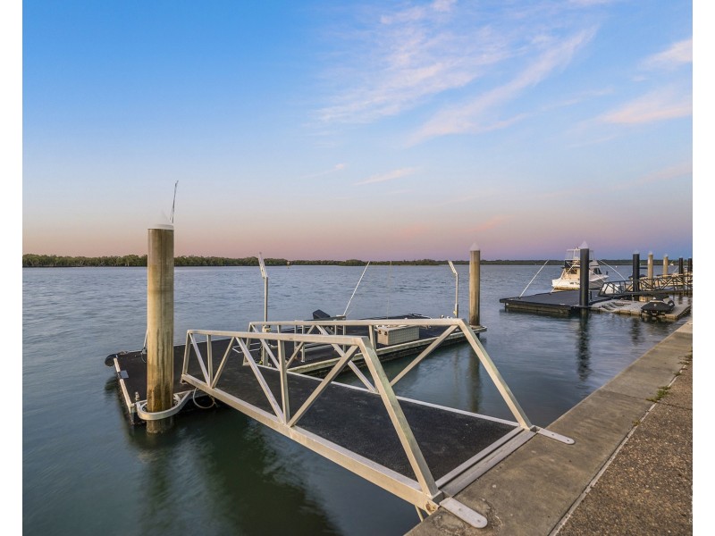 39 Knightsbridge Parade West, Sovereign Islands QLD 4216