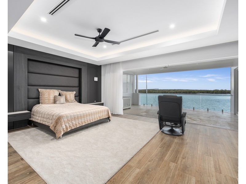 39 Knightsbridge Parade West, Sovereign Islands QLD 4216