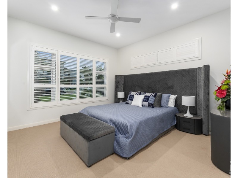 39 Knightsbridge Parade West, Sovereign Islands QLD 4216