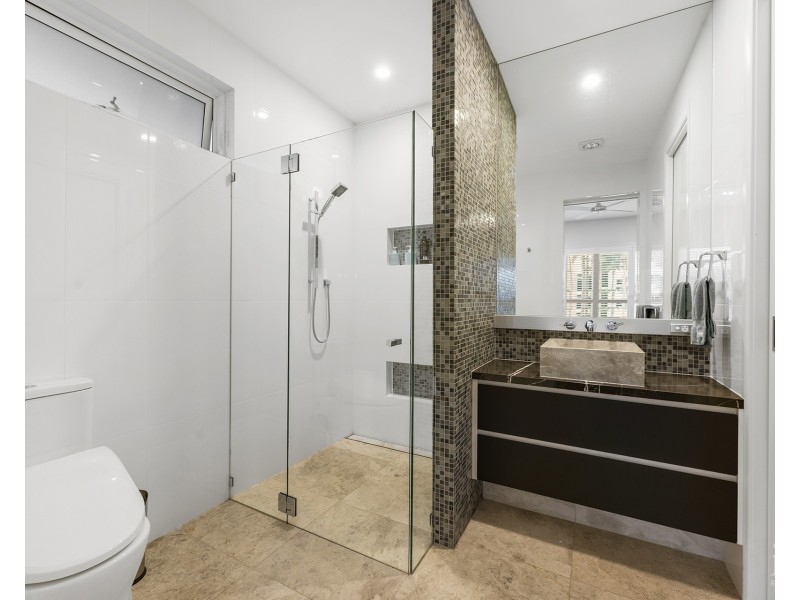 39 Knightsbridge Parade West, Sovereign Islands QLD 4216