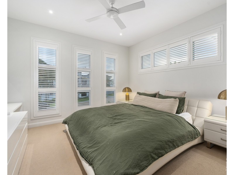 39 Knightsbridge Parade West, Sovereign Islands QLD 4216