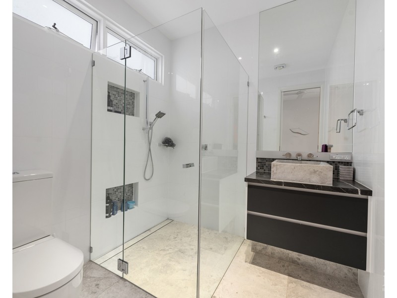 39 Knightsbridge Parade West, Sovereign Islands QLD 4216