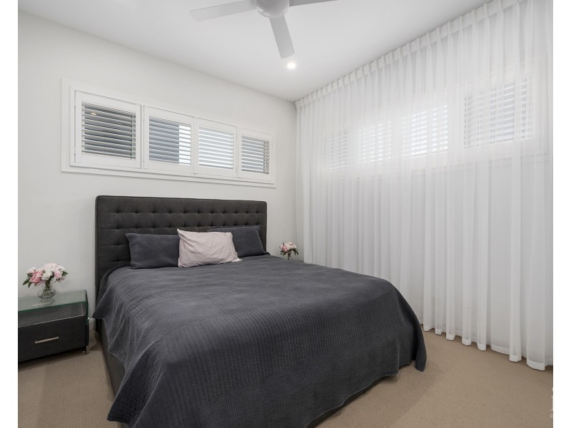 39 Knightsbridge Parade West, Sovereign Islands QLD 4216