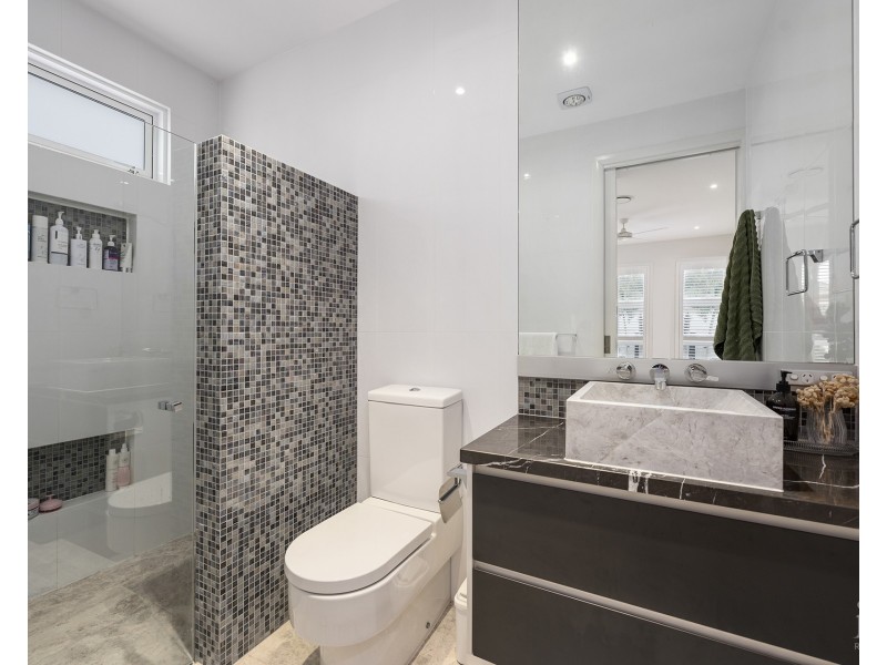 39 Knightsbridge Parade West, Sovereign Islands QLD 4216