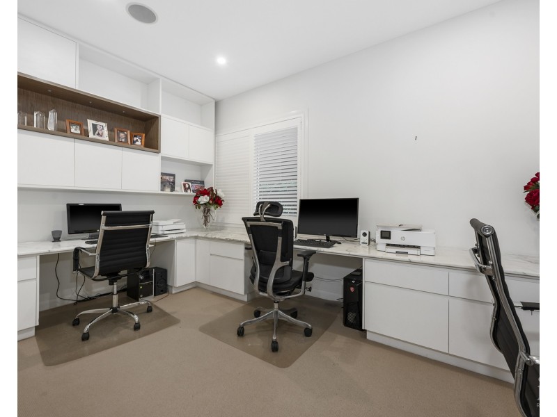 39 Knightsbridge Parade West, Sovereign Islands QLD 4216