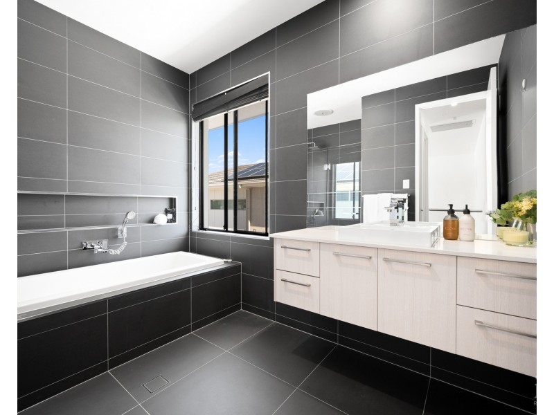 70 North View Street, Hope Island QLD 4212