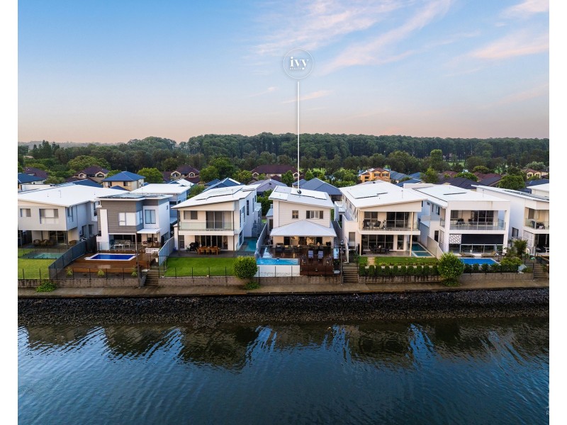 21 Santa Monica Boulevard, Hope Island QLD 4212