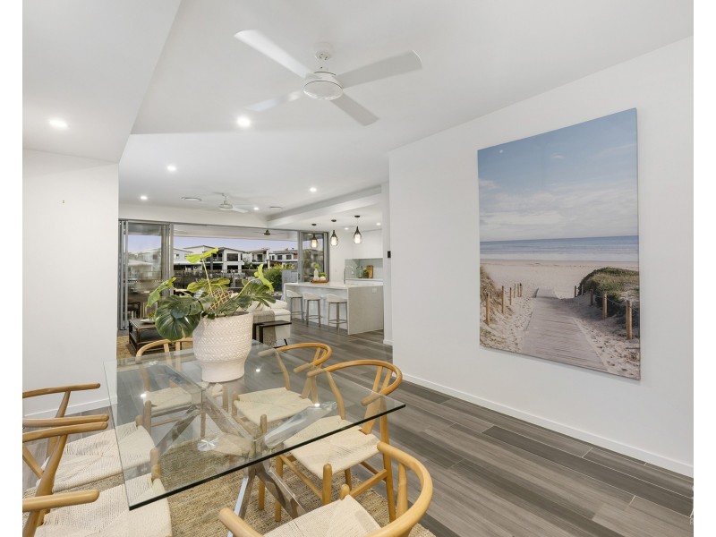 21 Santa Monica Boulevard, Hope Island QLD 4212