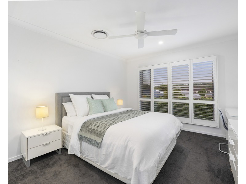 21 Santa Monica Boulevard, Hope Island QLD 4212