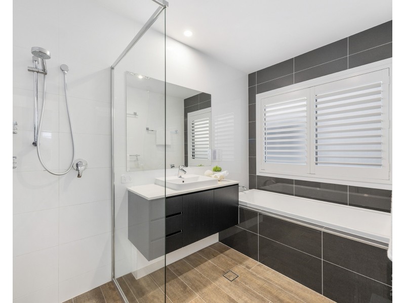 21 Santa Monica Boulevard, Hope Island QLD 4212