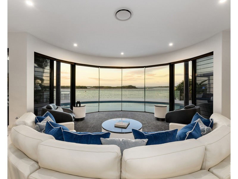 1 Knightsbridge Parade West, Sovereign Islands QLD 4216