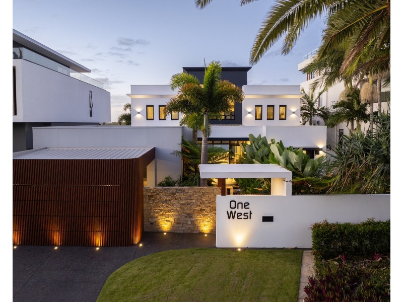 1 Knightsbridge Parade West, Sovereign Islands QLD 4216