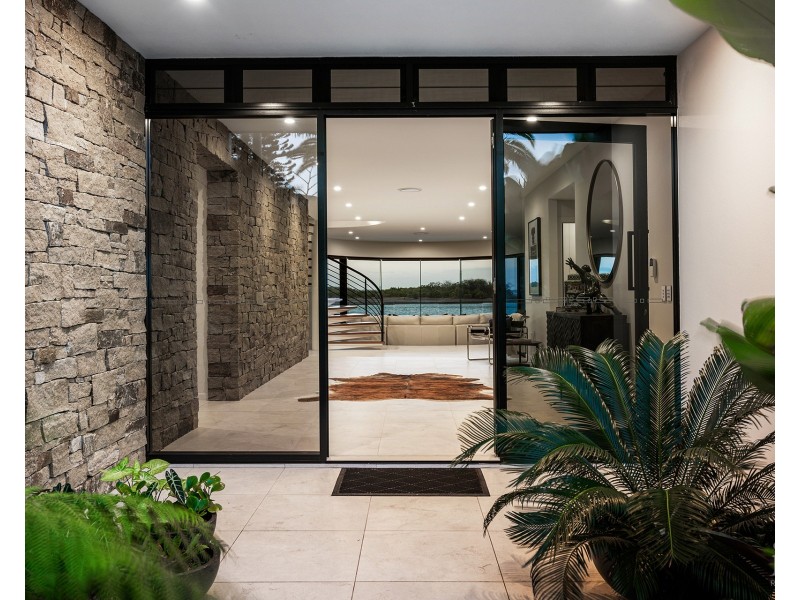 1 Knightsbridge Parade West, Sovereign Islands QLD 4216