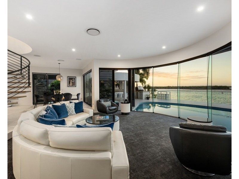 1 Knightsbridge Parade West, Sovereign Islands QLD 4216