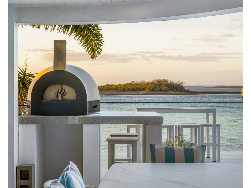 1 Knightsbridge Parade West, Sovereign Islands QLD 4216