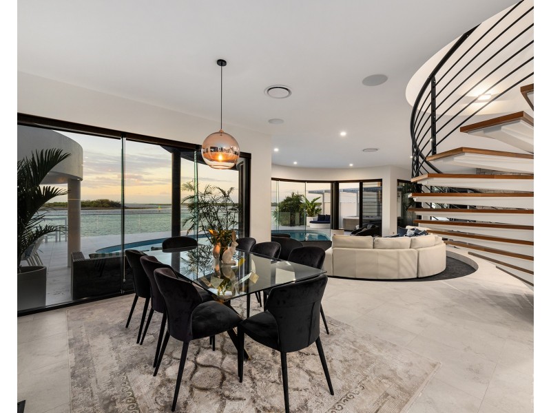 1 Knightsbridge Parade West, Sovereign Islands QLD 4216