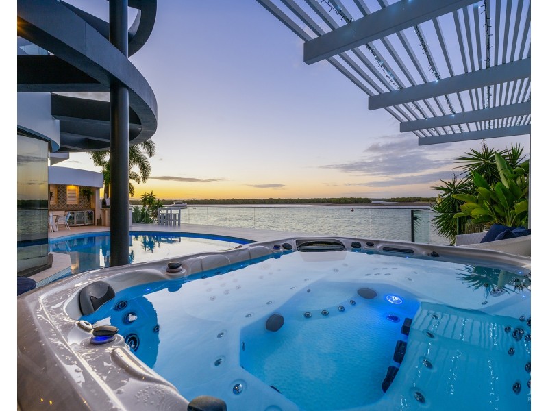 1 Knightsbridge Parade West, Sovereign Islands QLD 4216