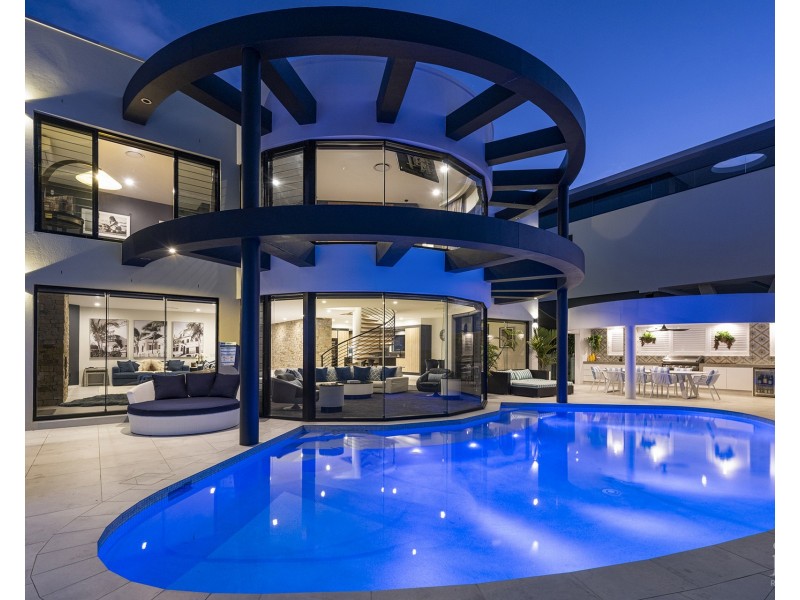 1 Knightsbridge Parade West, Sovereign Islands QLD 4216