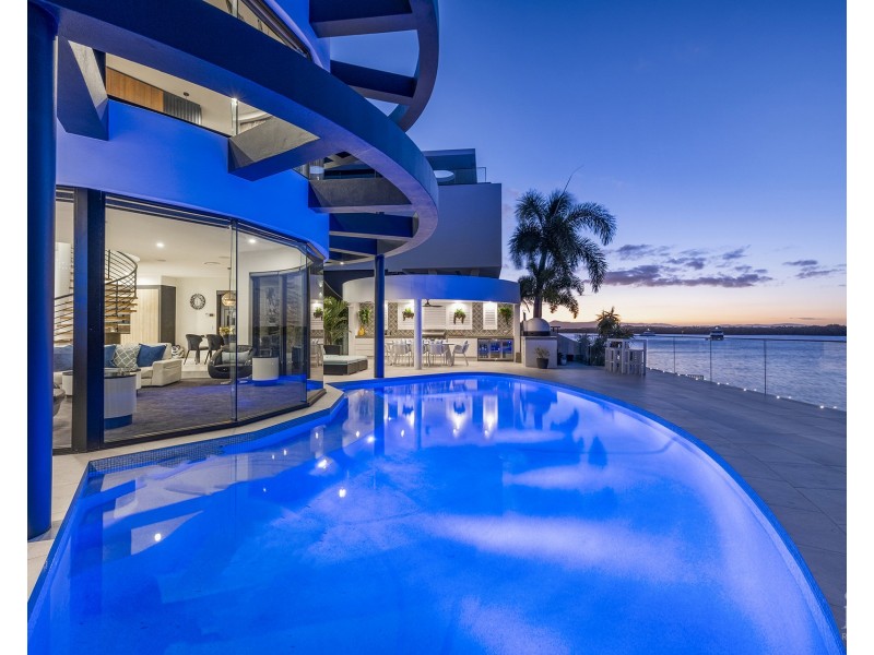 1 Knightsbridge Parade West, Sovereign Islands QLD 4216