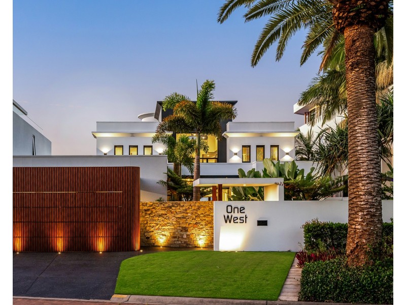 1 Knightsbridge Parade West, Sovereign Islands QLD 4216