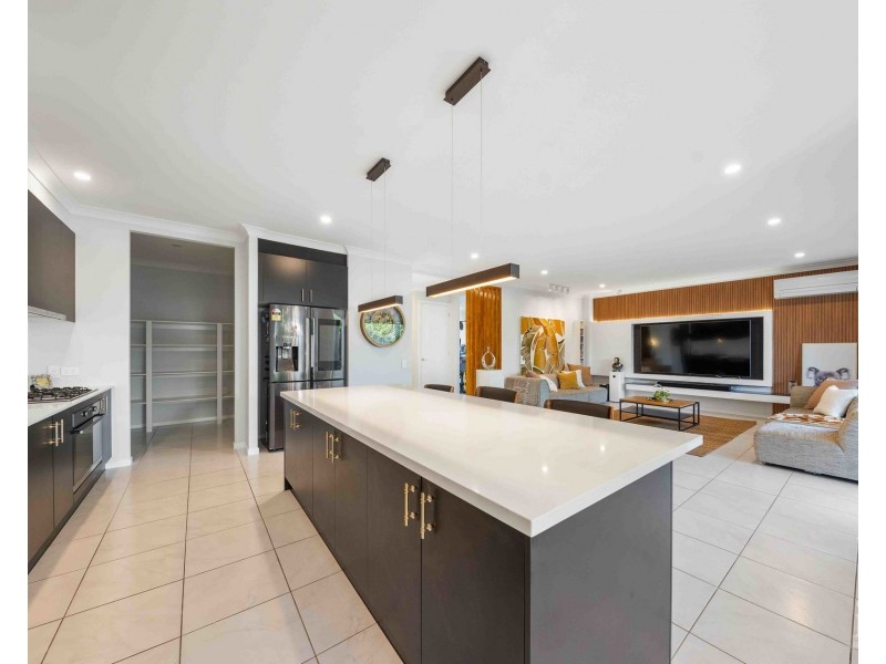 22 Field Street, Helensvale QLD 4212