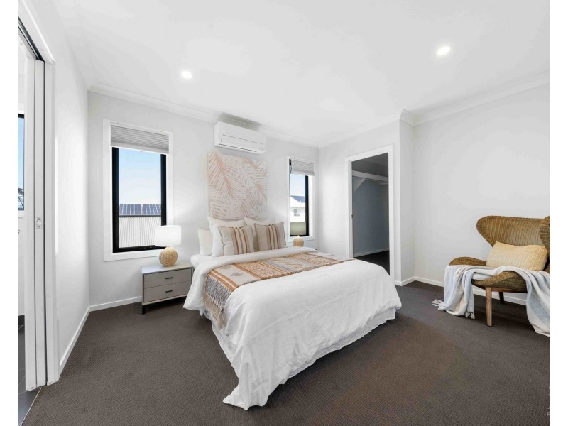 22 Field Street, Helensvale QLD 4212