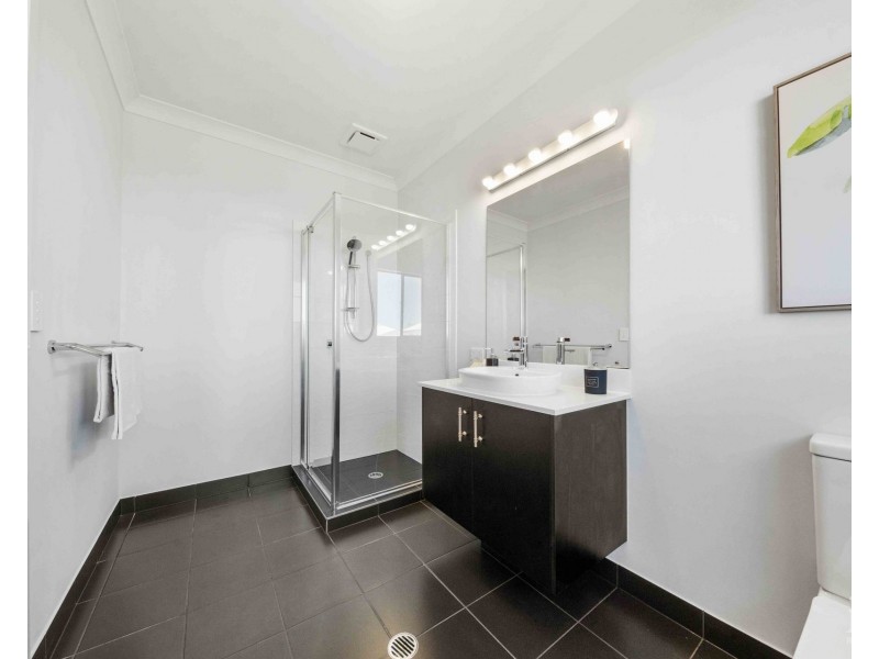 22 Field Street, Helensvale QLD 4212