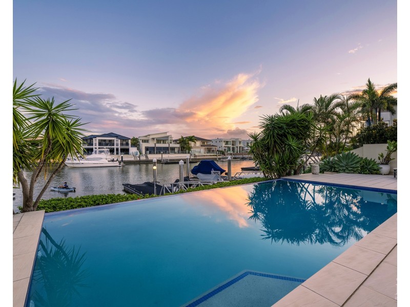 12 Regents Court, Sovereign Islands QLD 4216