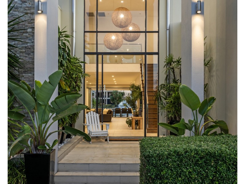 12 Regents Court, Sovereign Islands QLD 4216