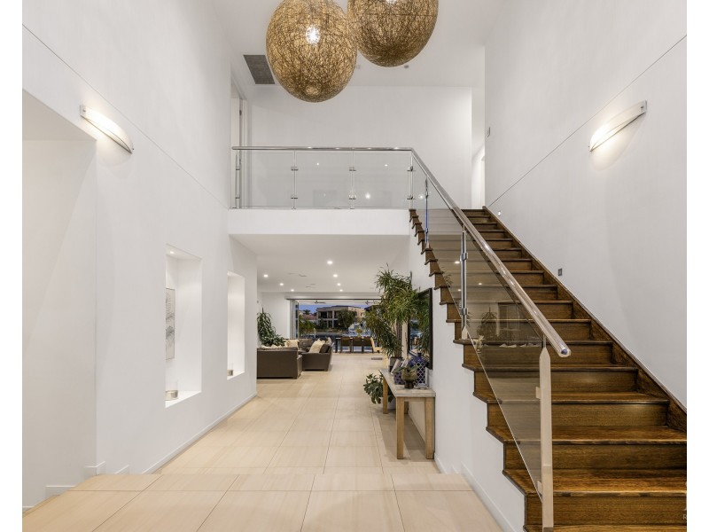 12 Regents Court, Sovereign Islands QLD 4216