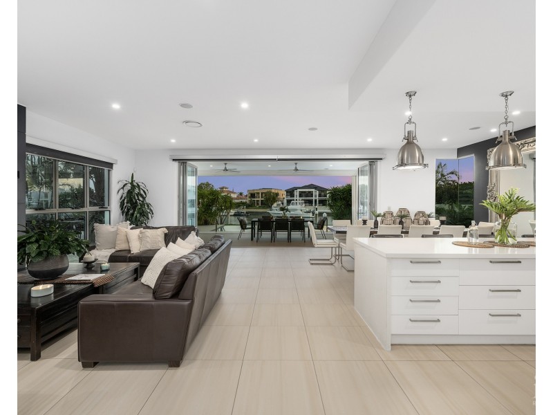 12 Regents Court, Sovereign Islands QLD 4216