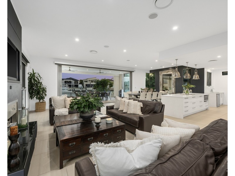 12 Regents Court, Sovereign Islands QLD 4216