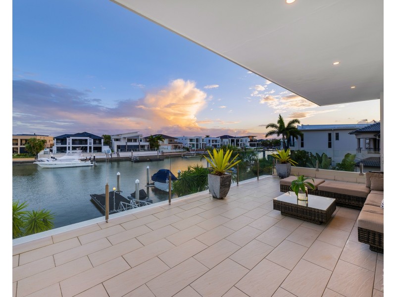 12 Regents Court, Sovereign Islands QLD 4216