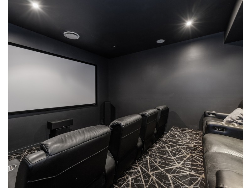 12 Regents Court, Sovereign Islands QLD 4216