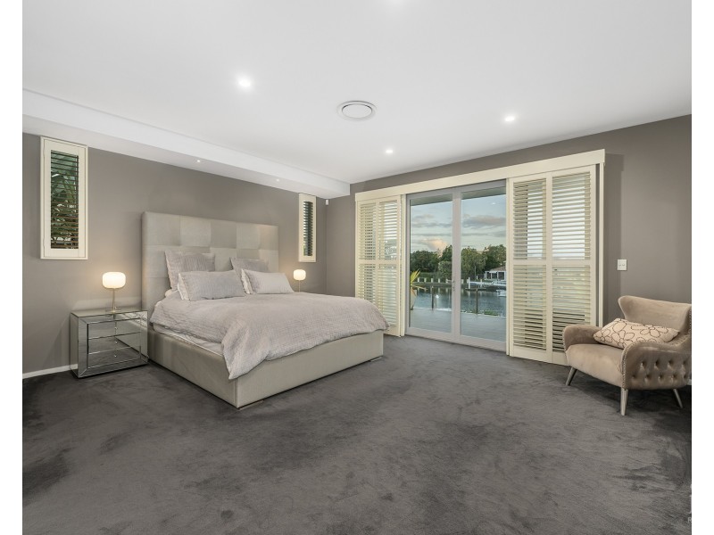 12 Regents Court, Sovereign Islands QLD 4216