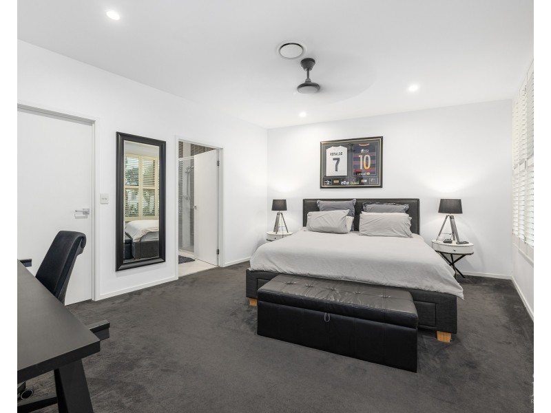 12 Regents Court, Sovereign Islands QLD 4216