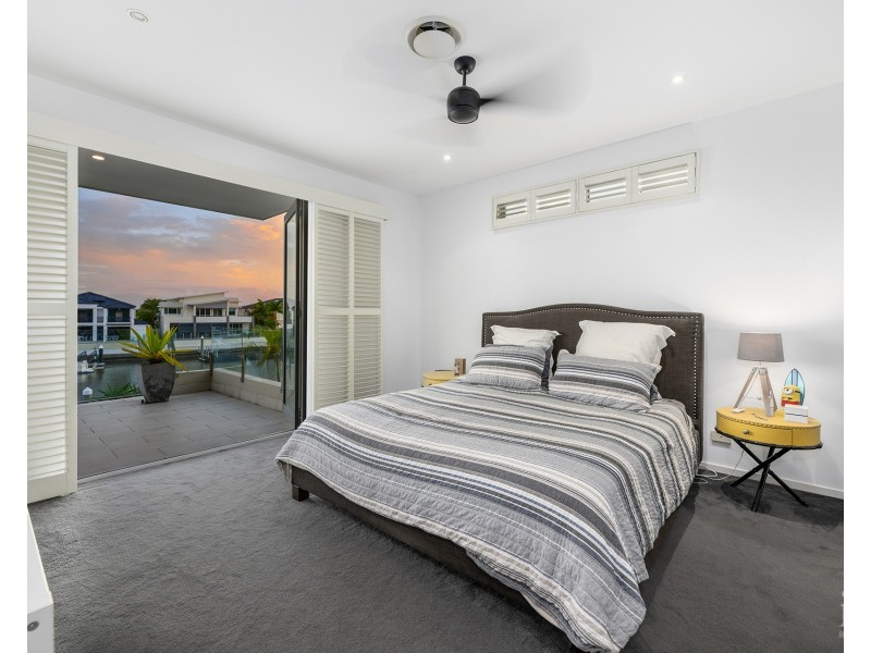 12 Regents Court, Sovereign Islands QLD 4216