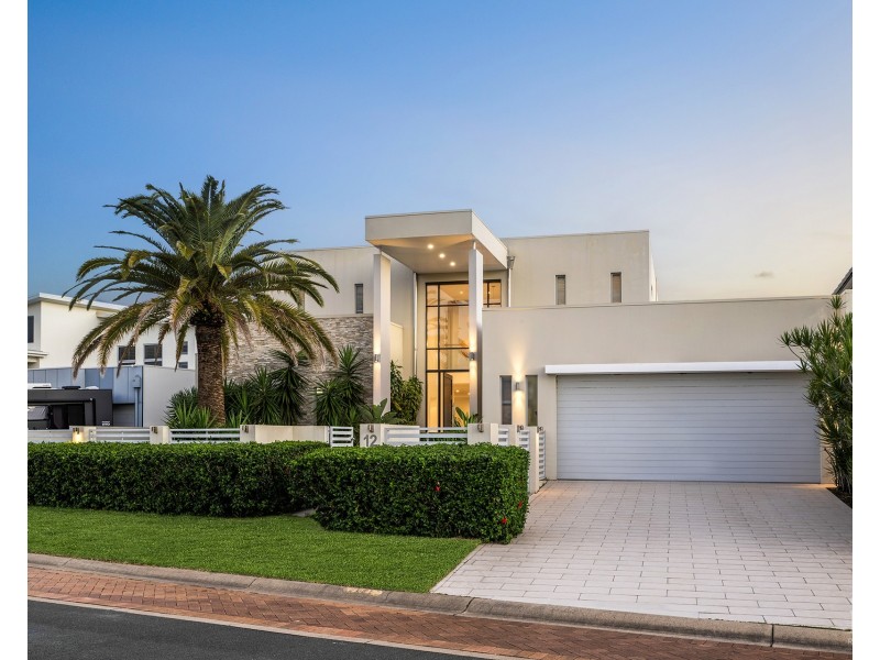 12 Regents Court, Sovereign Islands QLD 4216