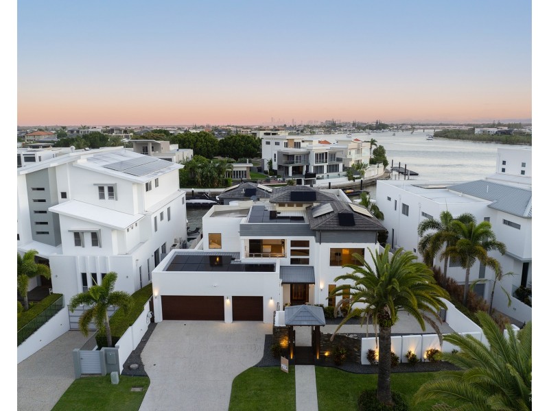 34 Knightsbridge Parade West, Sovereign Islands QLD 4216